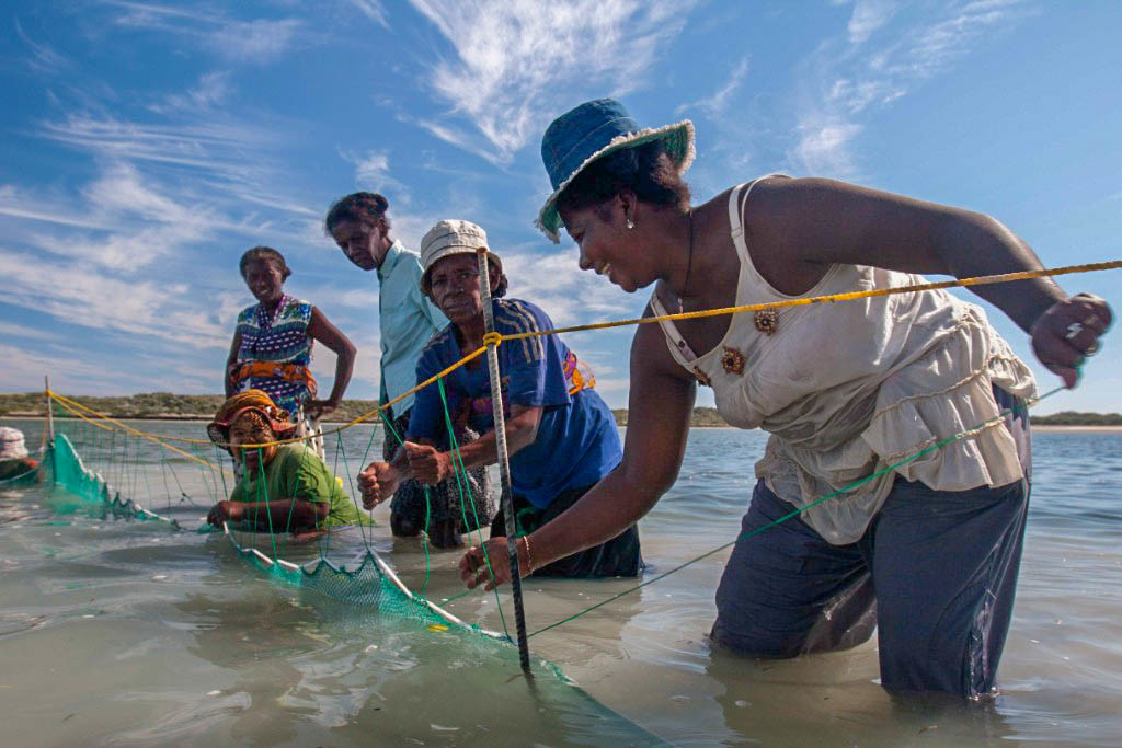 Sea cucumber pen net making, Andavadoaka. Photo © Garth Cripps/Blue Ventures