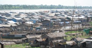 柬埔寨洞里薩湖濕地工作的浮動社區