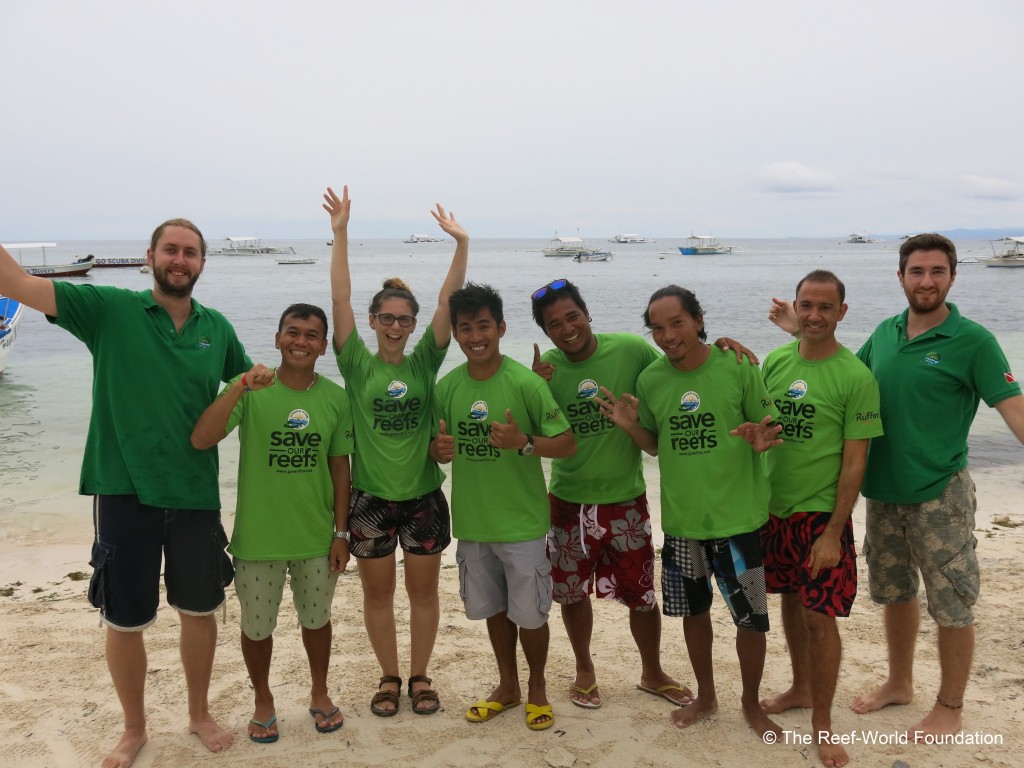 Green Fins Ambassadors in Panglao, Philippines. Photo © The Reef-World Foundation