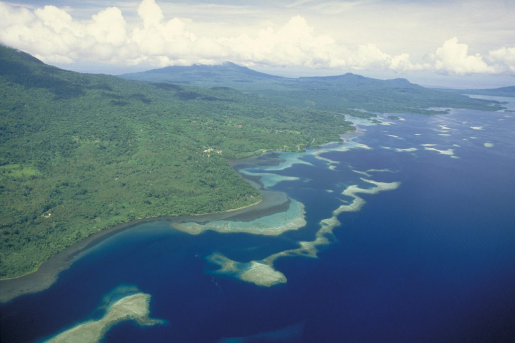 Kimbe Bay is one of the first to build resilience principles into MPA network design. Photo © The Nature Conservancy