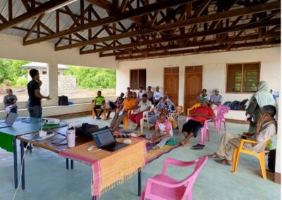 Community members review course information in Kiunga. Credit: TNC