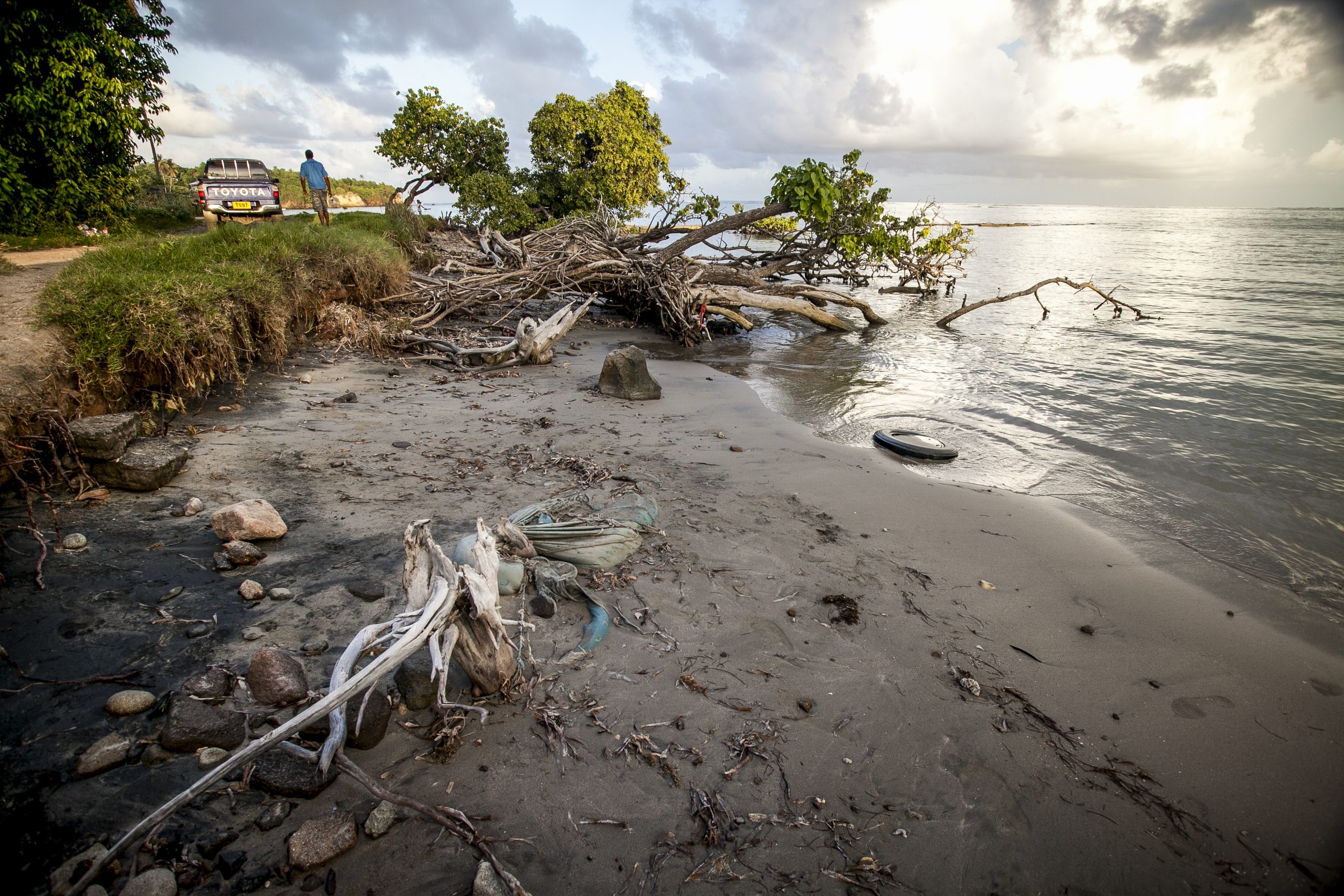 Ny sisa tavela amin'ny fikaohon-tany sy honko tany Grenville Bay Grenada Marjo Aho