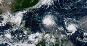 พายุเฮอริเคน ภาพถ่าย© NOAA
