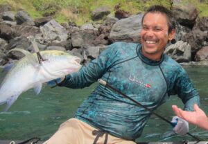Ryan Okano spearfishing for omilu (bluefin trevally).